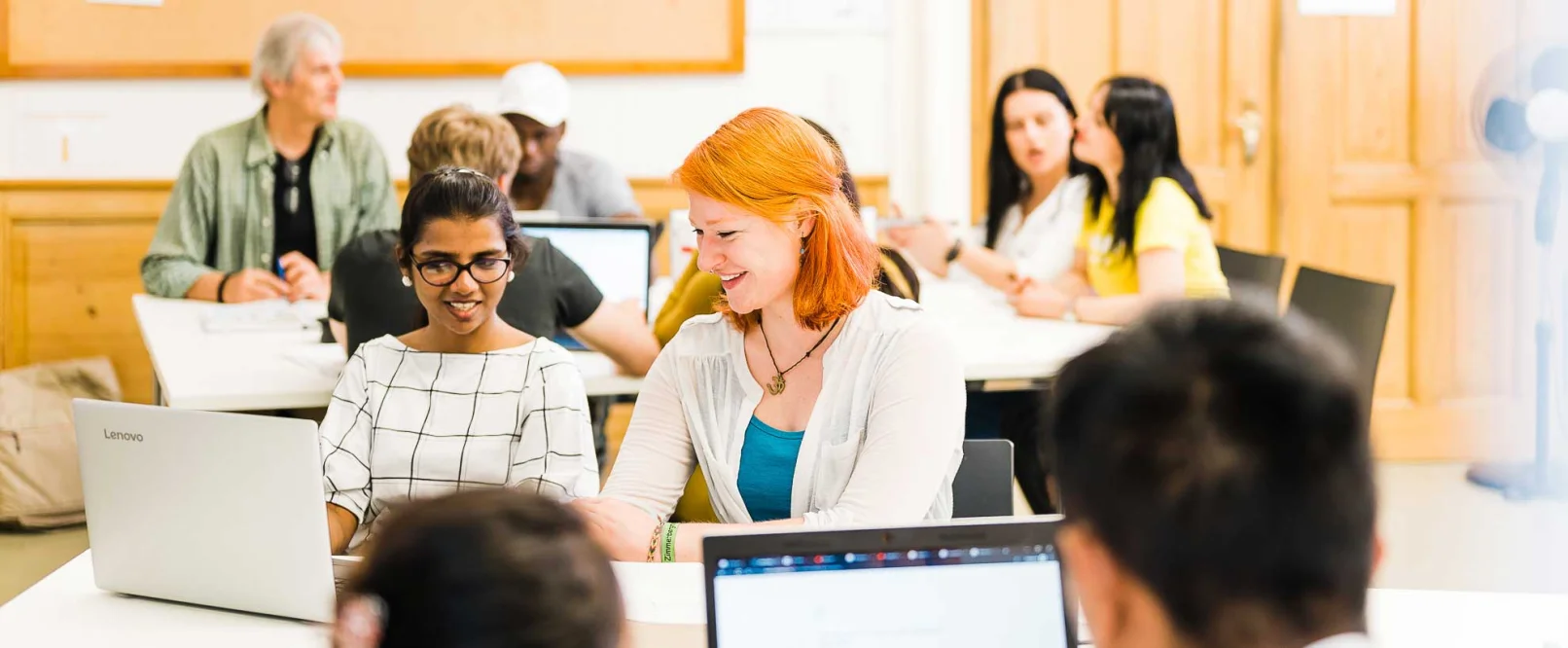 SchülerInnen im Unterricht der Berufsfachschule für Pflege
